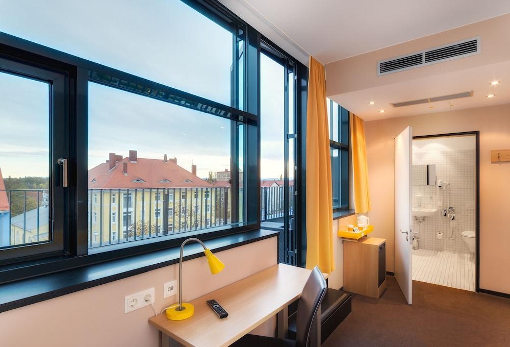 B&B Hotel Muenchen-Moosach Екстериор снимка