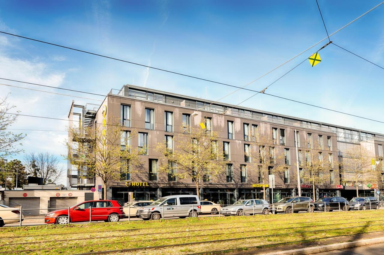 B&B Hotel Muenchen-Moosach Екстериор снимка