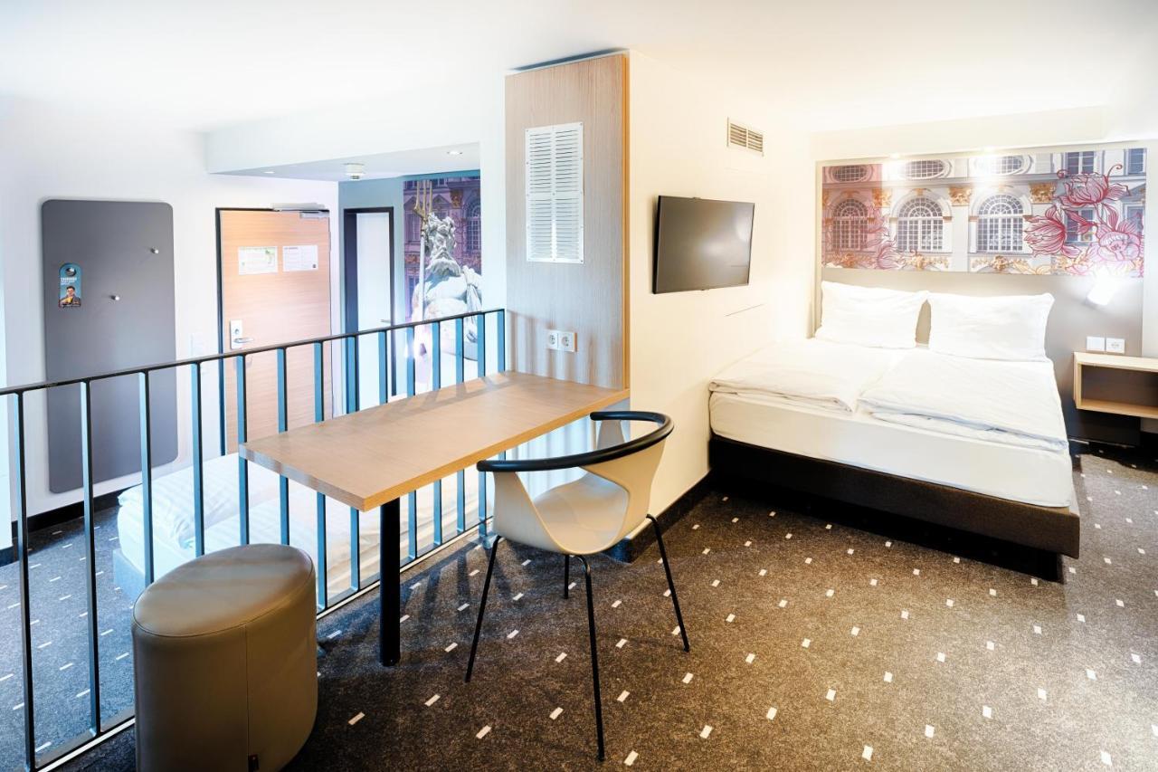 B&B Hotel Muenchen-Moosach Екстериор снимка