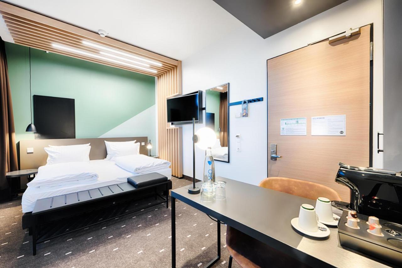 B&B Hotel Muenchen-Moosach Екстериор снимка