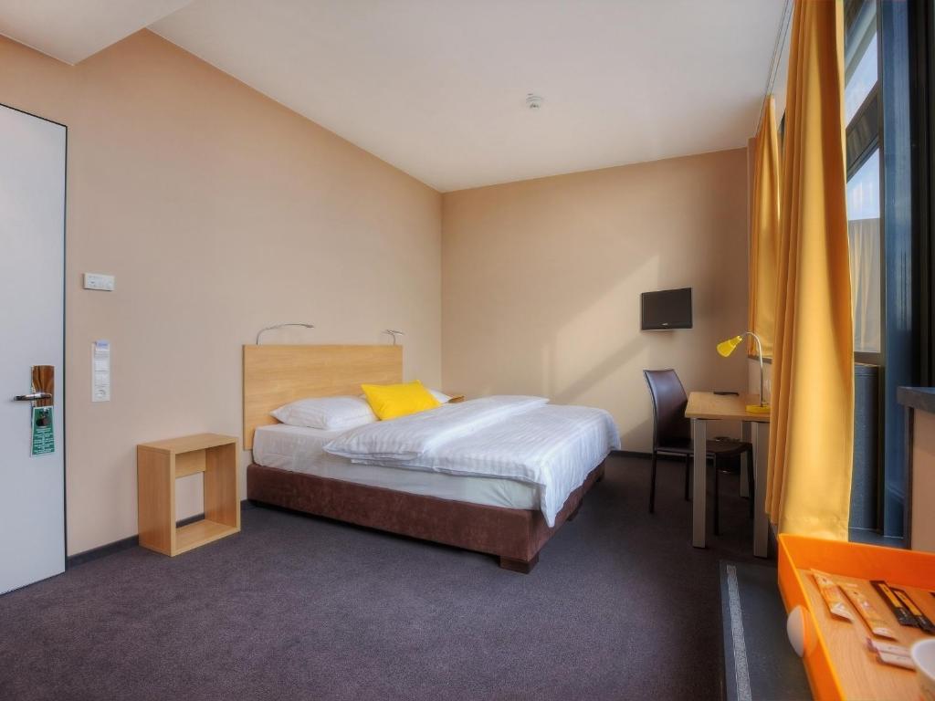 B&B Hotel Muenchen-Moosach Екстериор снимка