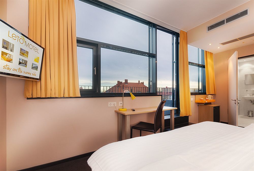B&B Hotel Muenchen-Moosach Екстериор снимка